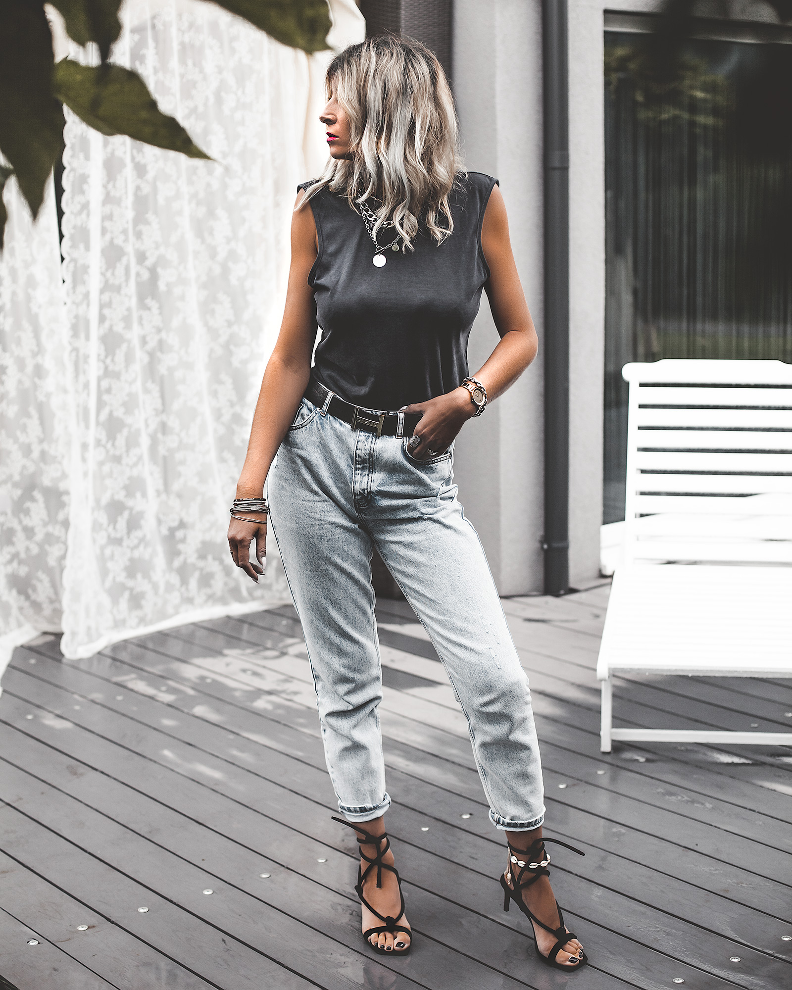You want to shop some last summer pieces or be on top of fall finds and trends? I got you covered. Today you can shop from NA-KD 15% off - Rock Vibe Outfit.